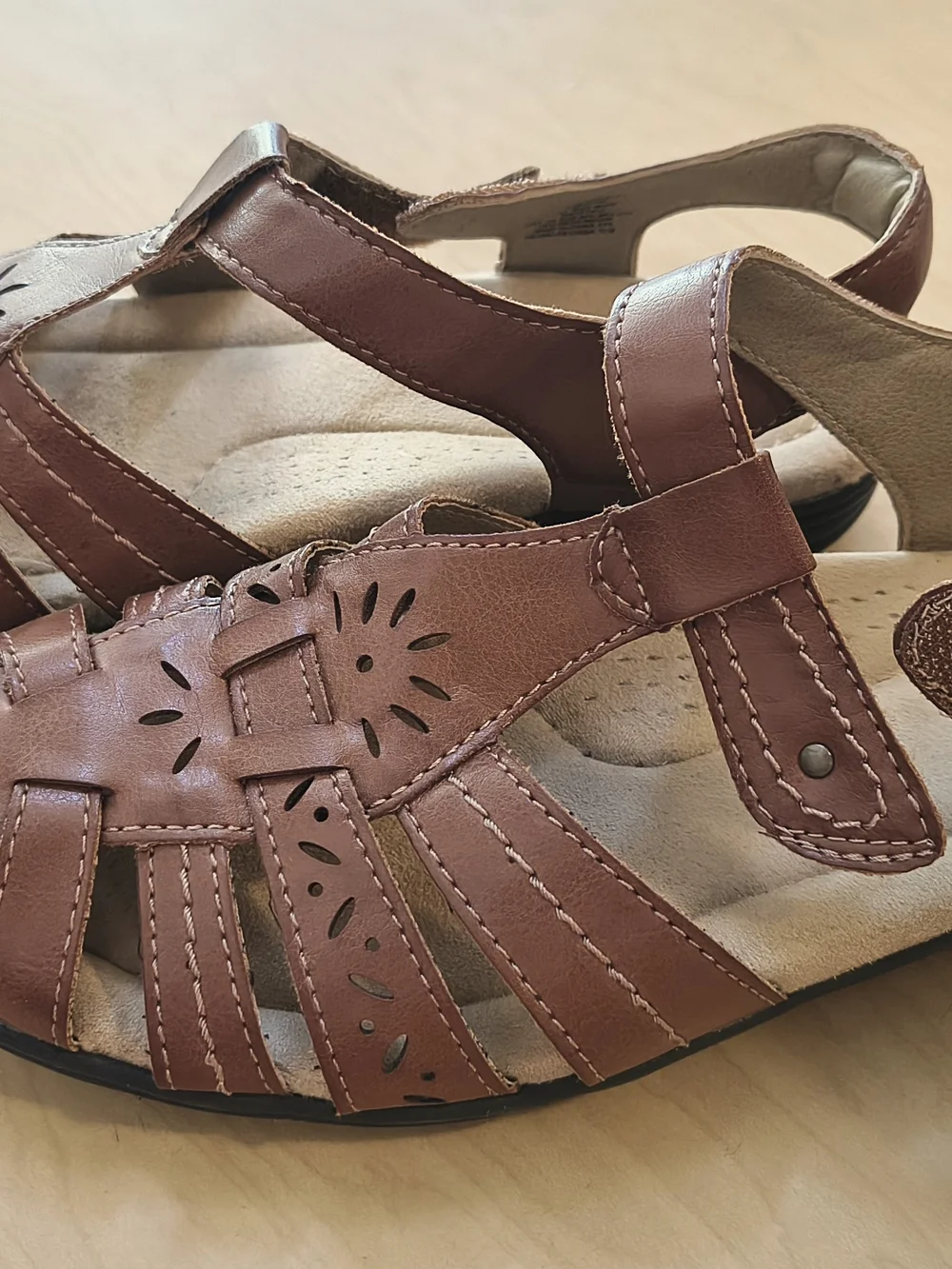 Earth Spirit Women's Brown Leather Fisherman Sandals